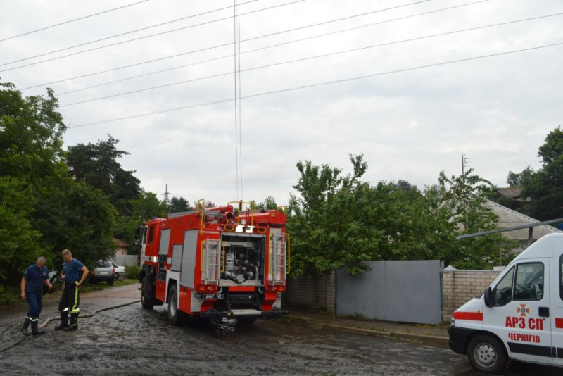 Чернигов из-за непогоды ушел под воду (фото, видео)