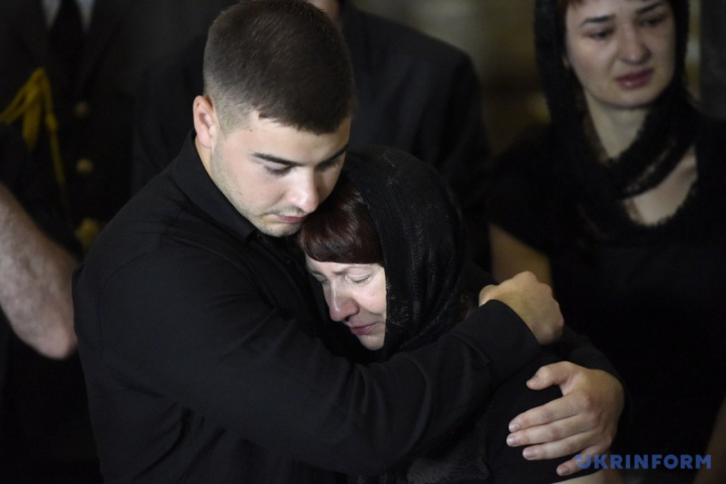 Во Львове в последний путь провели погибшего медика из полка "Азов" (фото)
