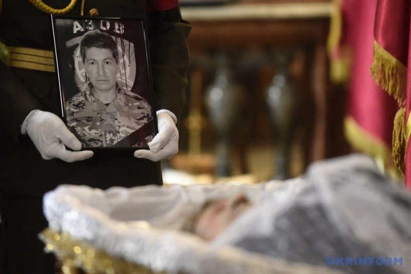 Во Львове в последний путь провели погибшего медика из полка "Азов" (фото)