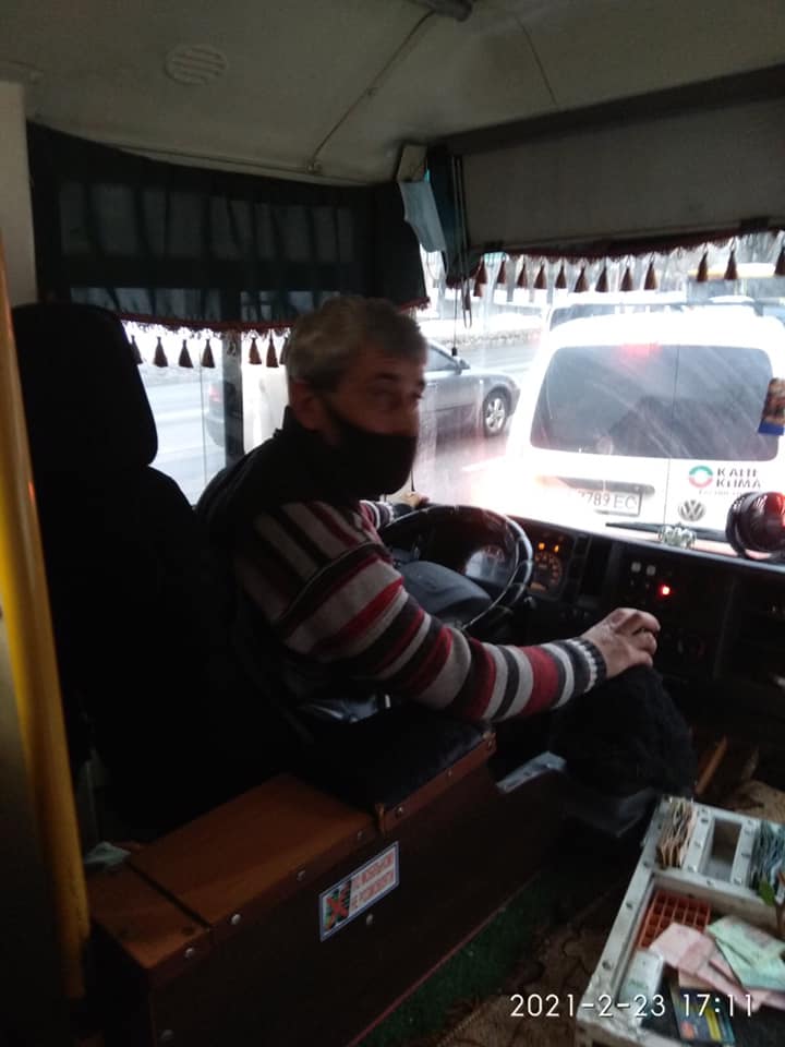Нема чого було народжувати! У Києві маршрутник не пускав в салон чоловіка з дітьми