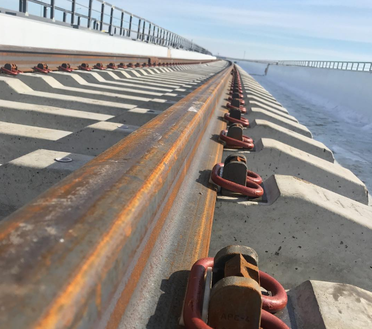 Пройдут только гондолы: у Крымского моста обнаружили новую проблему