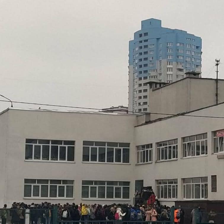 У київській школі розпорошили газовий балончик: дітей евакуювали