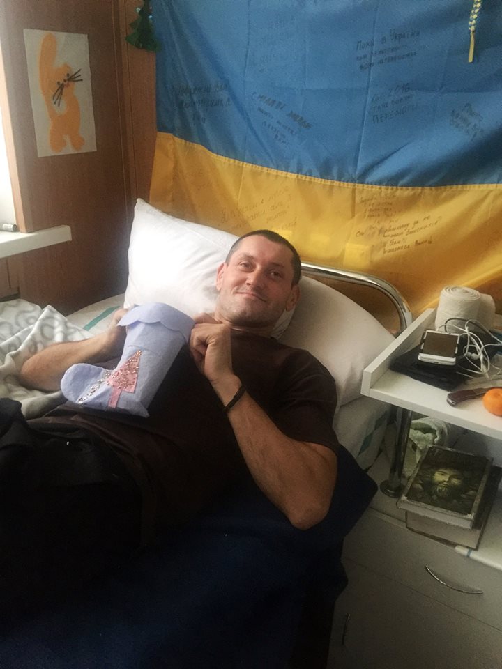 Киевские школьники передали подарки раненым бойцам АТО