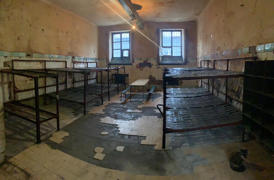 Фото камери в Лук'янівському СІЗО "до" і "після": просто 16 століття