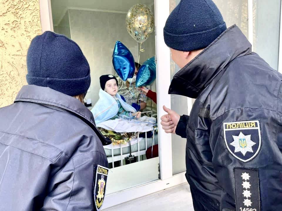 Історія з хворим хлопчиком і "копами" отримала радісне продовження: є надія