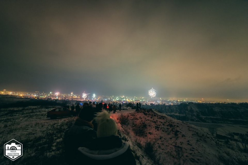 В Ужгороде Новый год отметили праздничным "огненным" небом