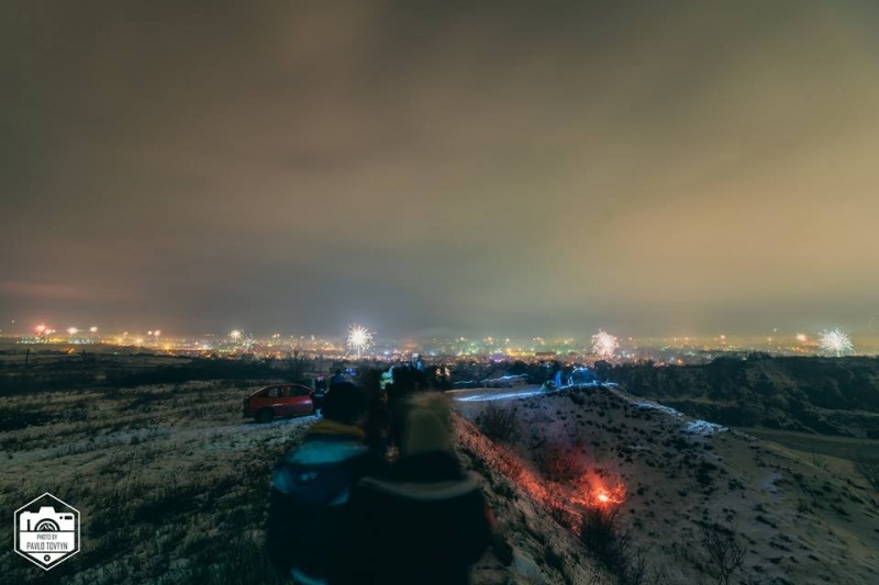 В Ужгороде Новый год отметили праздничным "огненным" небом