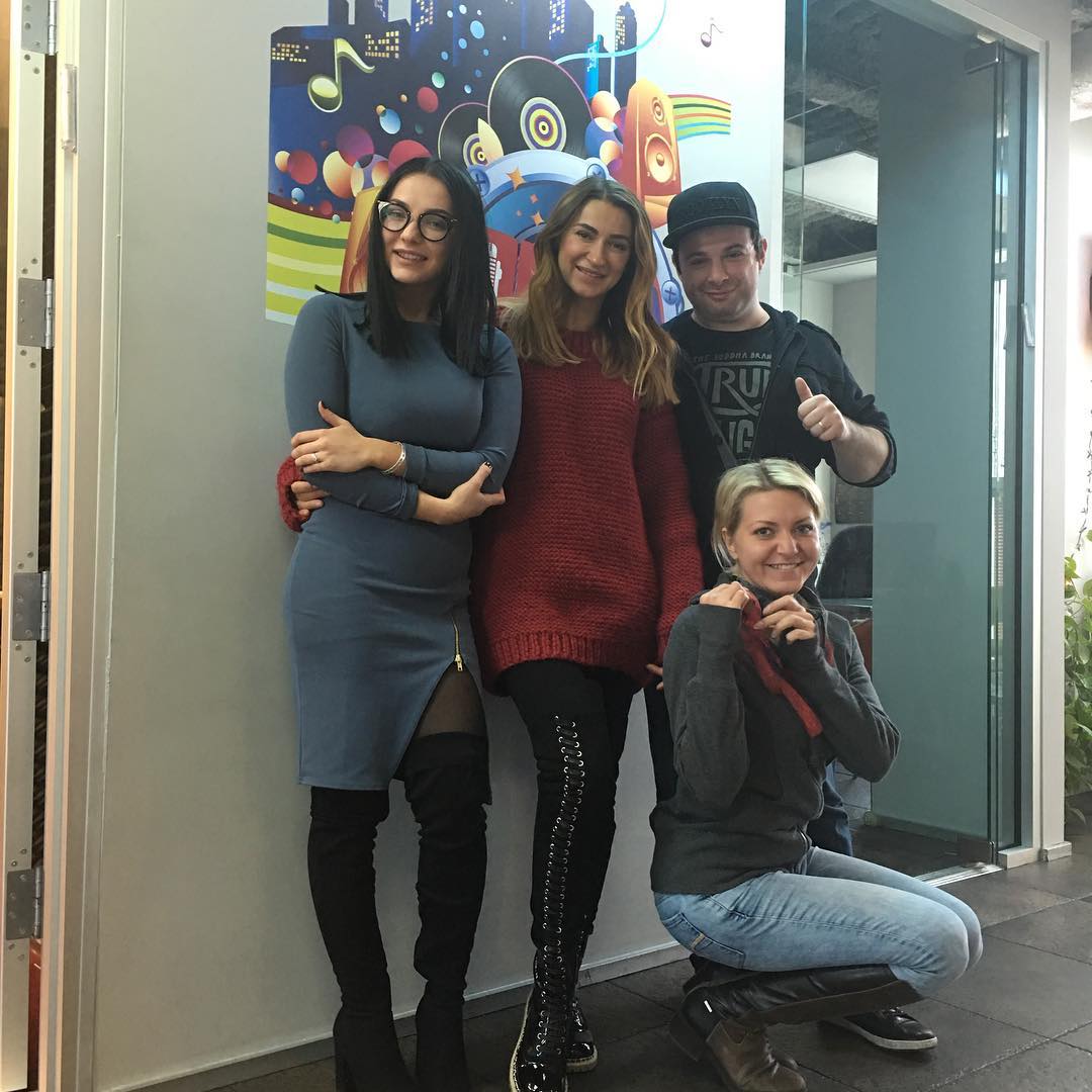 Фіналістка Голосу країни привітала українців в прямому ефірі американського радіо