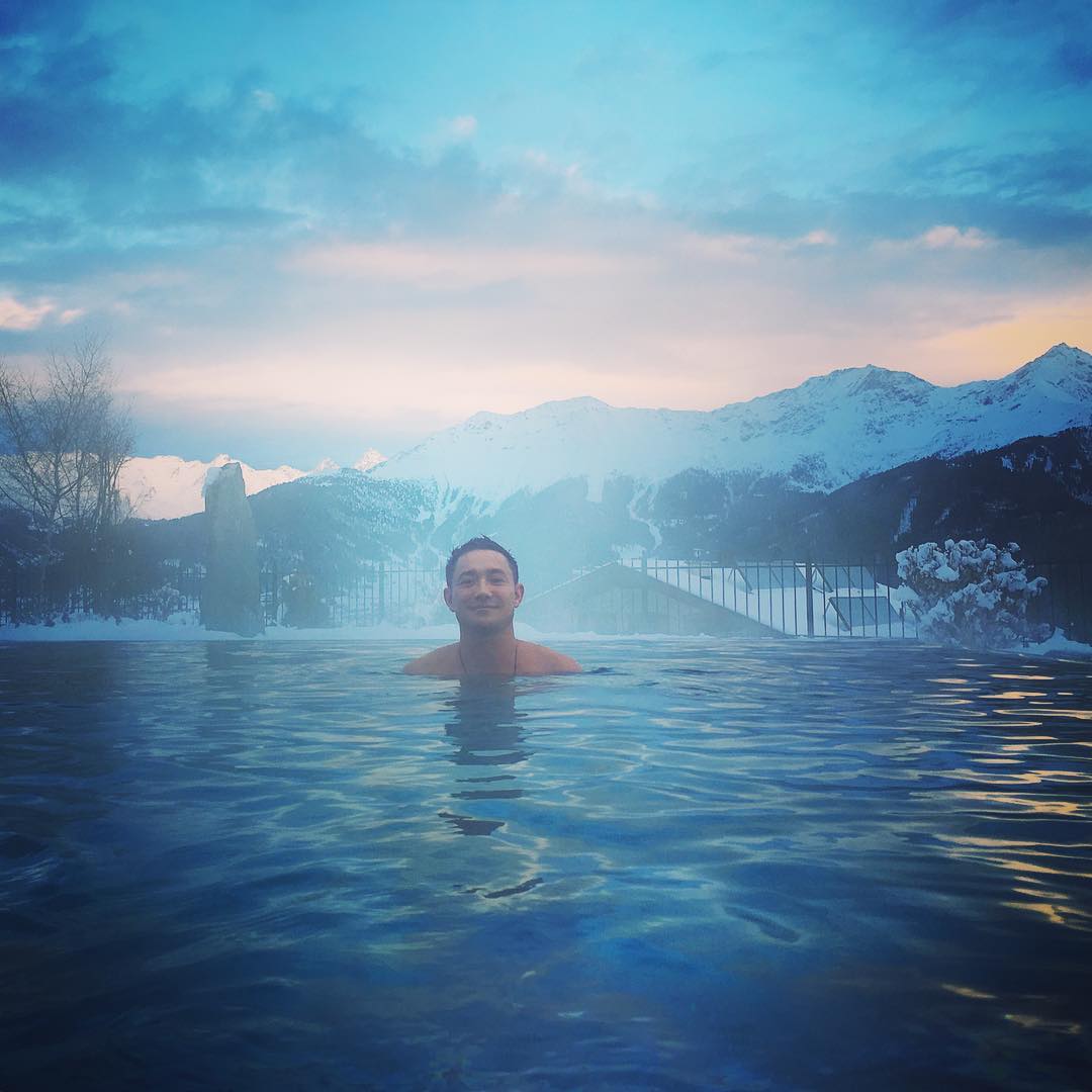 Даша Астафьева в купальнике продефилировала на морозе