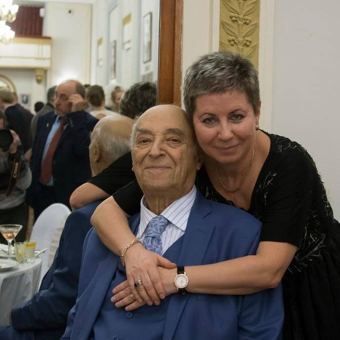 Дружина російського актора Володимира Етуша показала, як він виглядає після реанімації