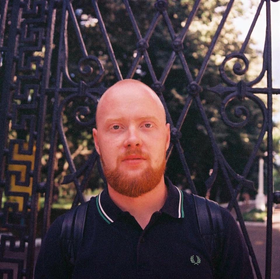 Ветеран "Азова" объяснил, почему не пожал руку Порошенко