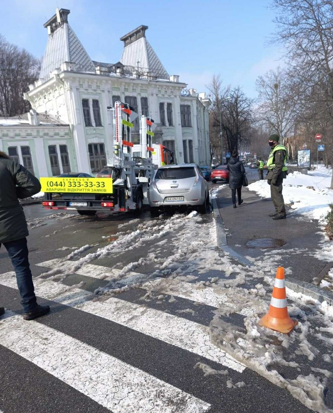 Нардеп і блогер порушив ПДР в Києві: авто забрали на штрафмайданчик (фото)