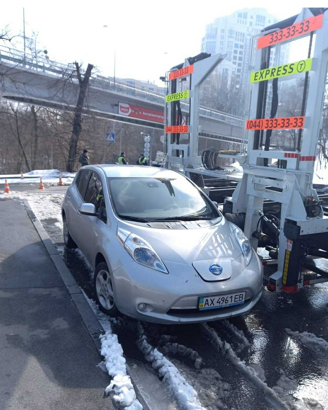 Нардеп і блогер порушив ПДР в Києві: авто забрали на штрафмайданчик (фото)