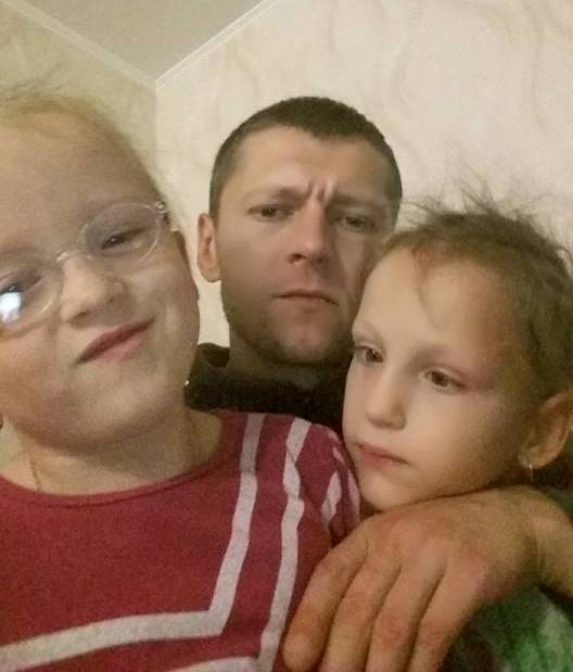 &quot;Виплати просто мізерні, не вистачає ні на що&quot;: історія родини, яка виховує двійнят з ДЦП