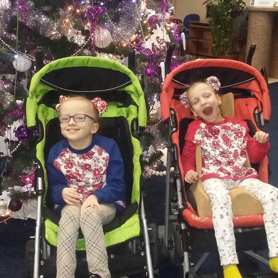 &quot;Виплати просто мізерні, не вистачає ні на що&quot;: історія родини, яка виховує двійнят з ДЦП