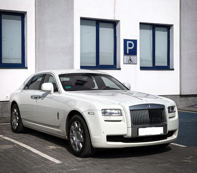 У Львові засвітився єдиний в Україні білий Rolls-Royce Ghost вартістю 10 мільйонів