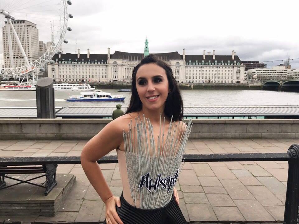 Джамала похвалилася сукнею для церемонії в Лондоні