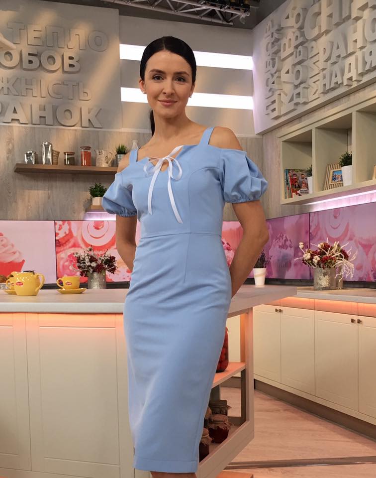 Известная украинская ведущая показала, как держит себя в форме (видео)