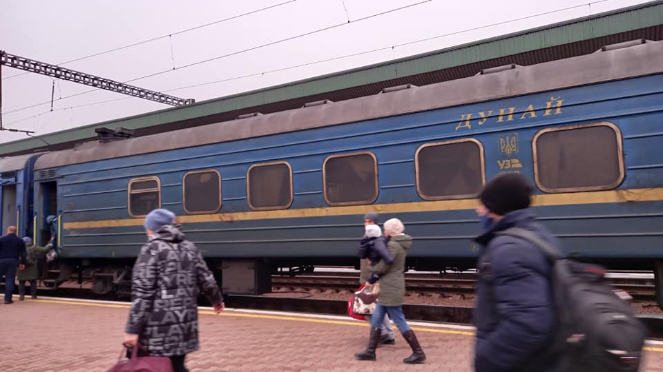 В Укрзализныце вспыхнул новый скандал: пассажиров сделали уборщиками