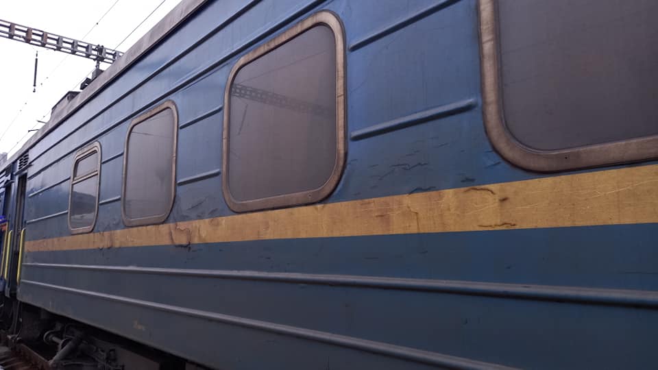 В Укрзализныце вспыхнул новый скандал: пассажиров сделали уборщиками