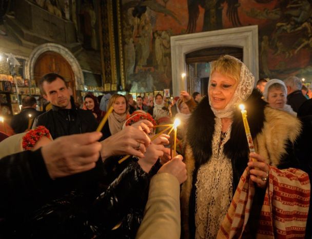 "Божественная тайна": как Владимирский собор встретил Благодатный огонь (фото)
