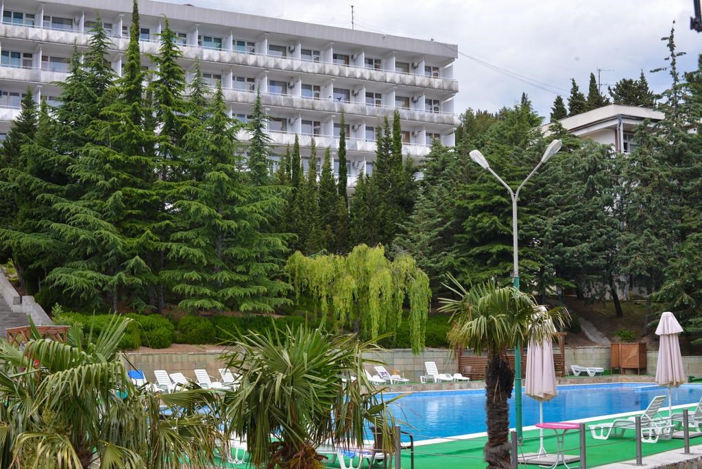 Элитная школа и бойфренд: в сети показали, как и где живет одна из дочерей Царева