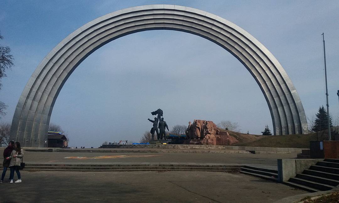 В Киеве Арке Дружбы народов вернули прежний вид