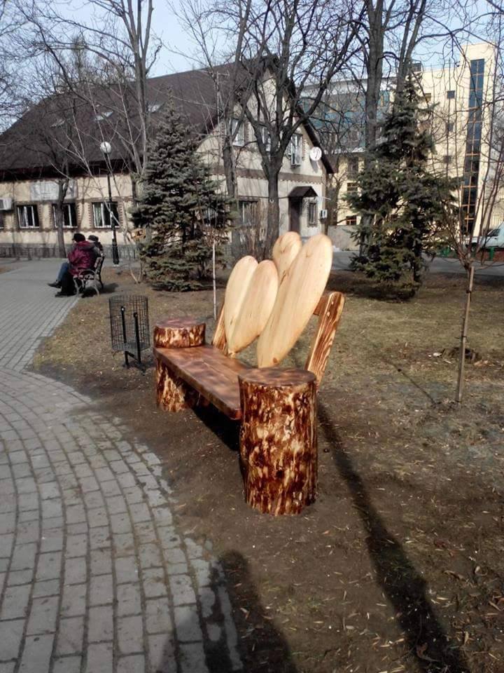 В Києві встановили лавку для закоханих
