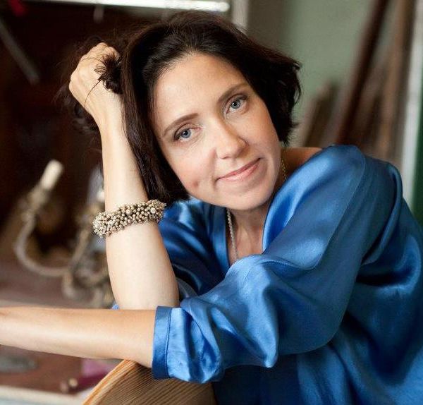 Погоня за 90-ми и бунтарский дух: дизайнеры рассказали об актуальных трендах нового сезона