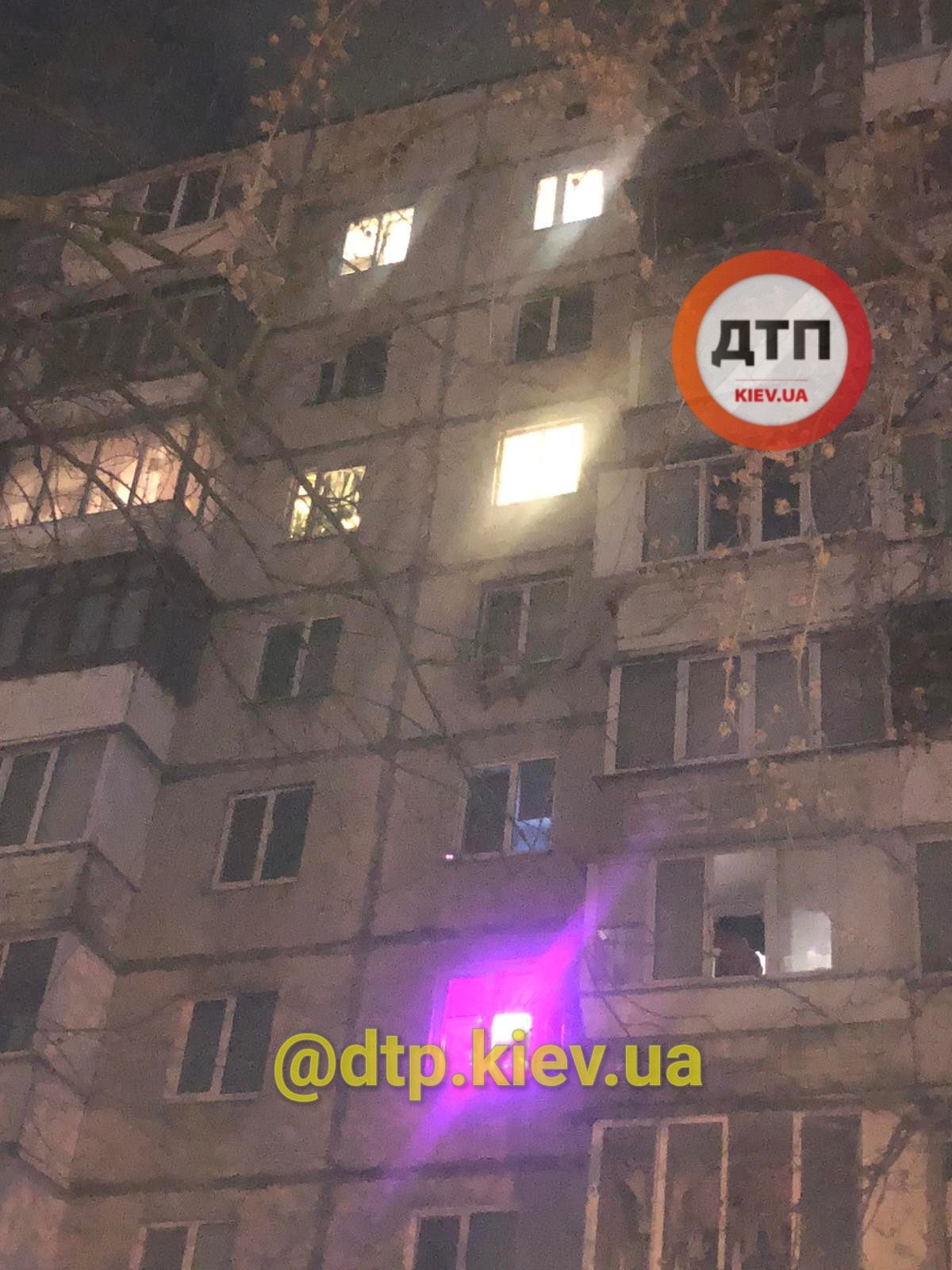 Киянин викинув з вікна багатоповерхівки пів квартири: сусіди приголомшили подробицями (фото)