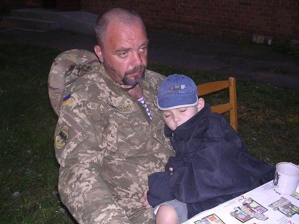 "Завжди був веселий": у Хмельницькому провели в останню путь бійця АТО (відео)