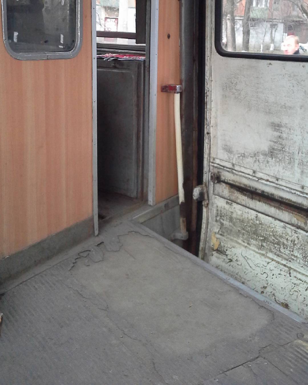 Єнакієве в руїнах: як виглядає сьогодні мала батьківщина втікача Януковича (фото)