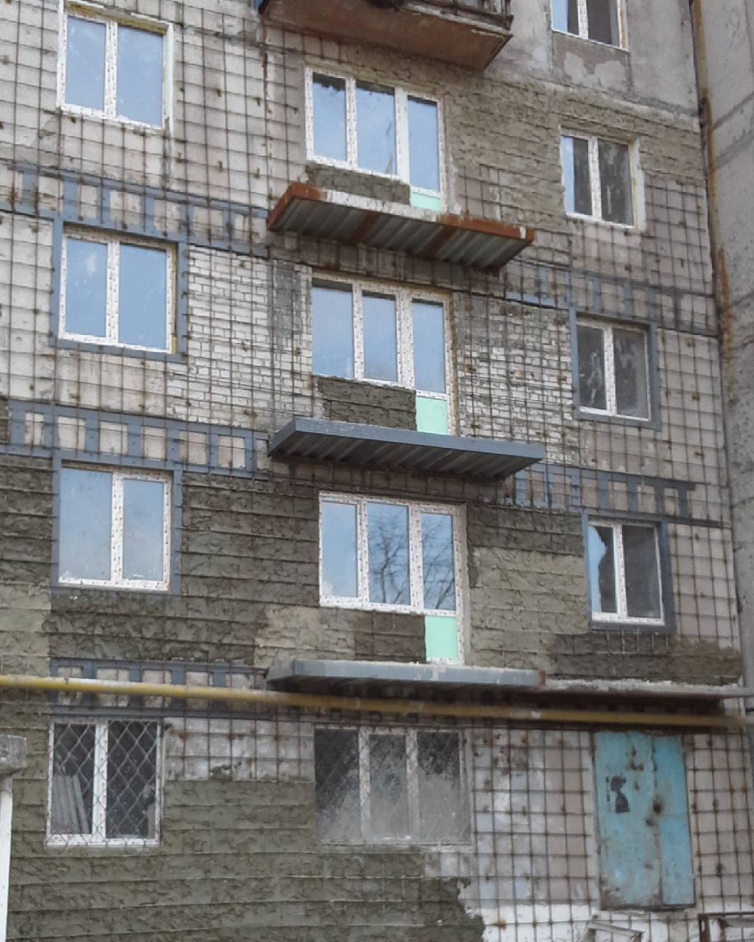 Єнакієве в руїнах: як виглядає сьогодні мала батьківщина втікача Януковича (фото)