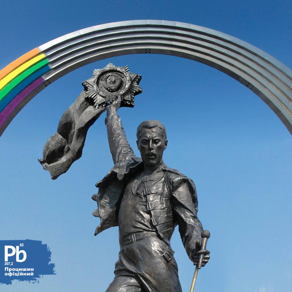 Під Аркою Дружби народів замість трудящих "встановили" Фредді Мерк'юрі