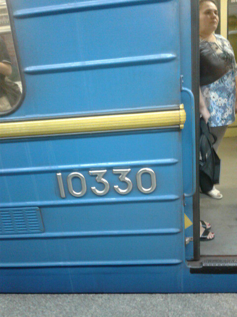 У Києві їздить поїзд метро з жорсткими антиукраїнськими гаслами