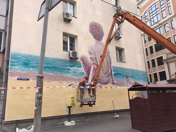У Києві з'явився новий дивовижний мурал
