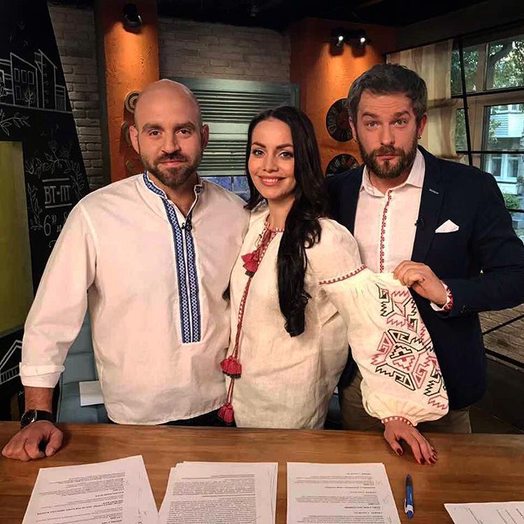 Зіркові українці одягли вишиванки