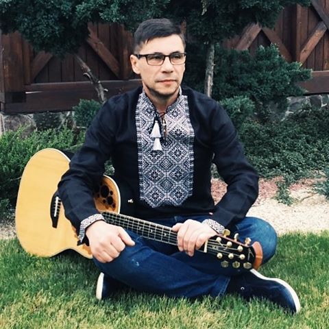 Зіркові українці одягли вишиванки