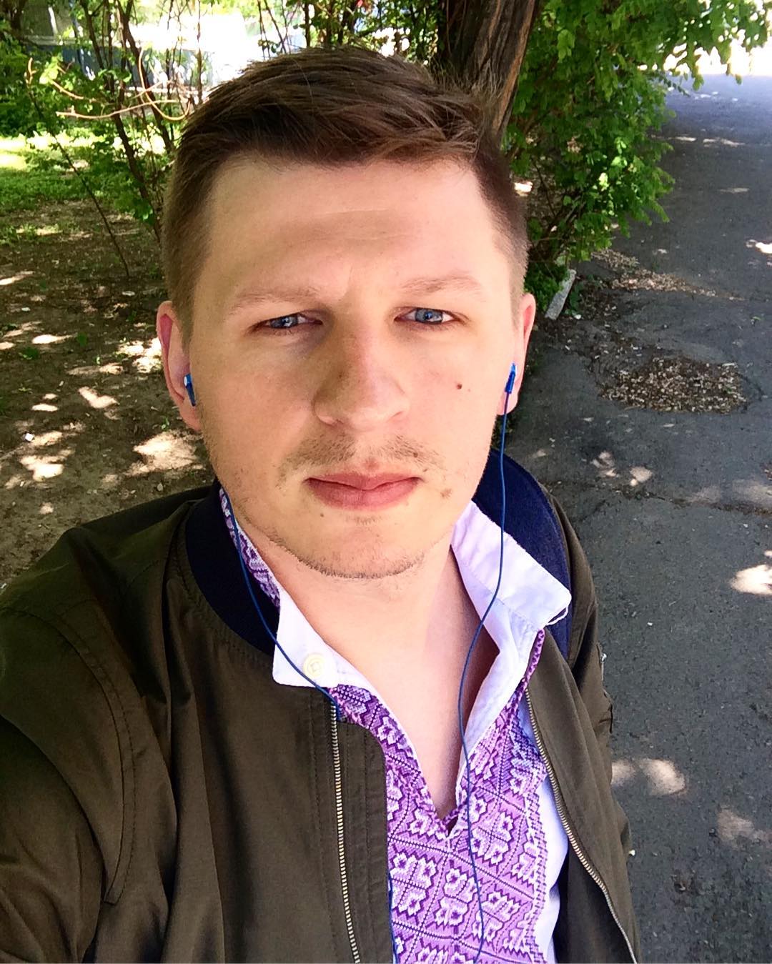 Зіркові українці одягли вишиванки