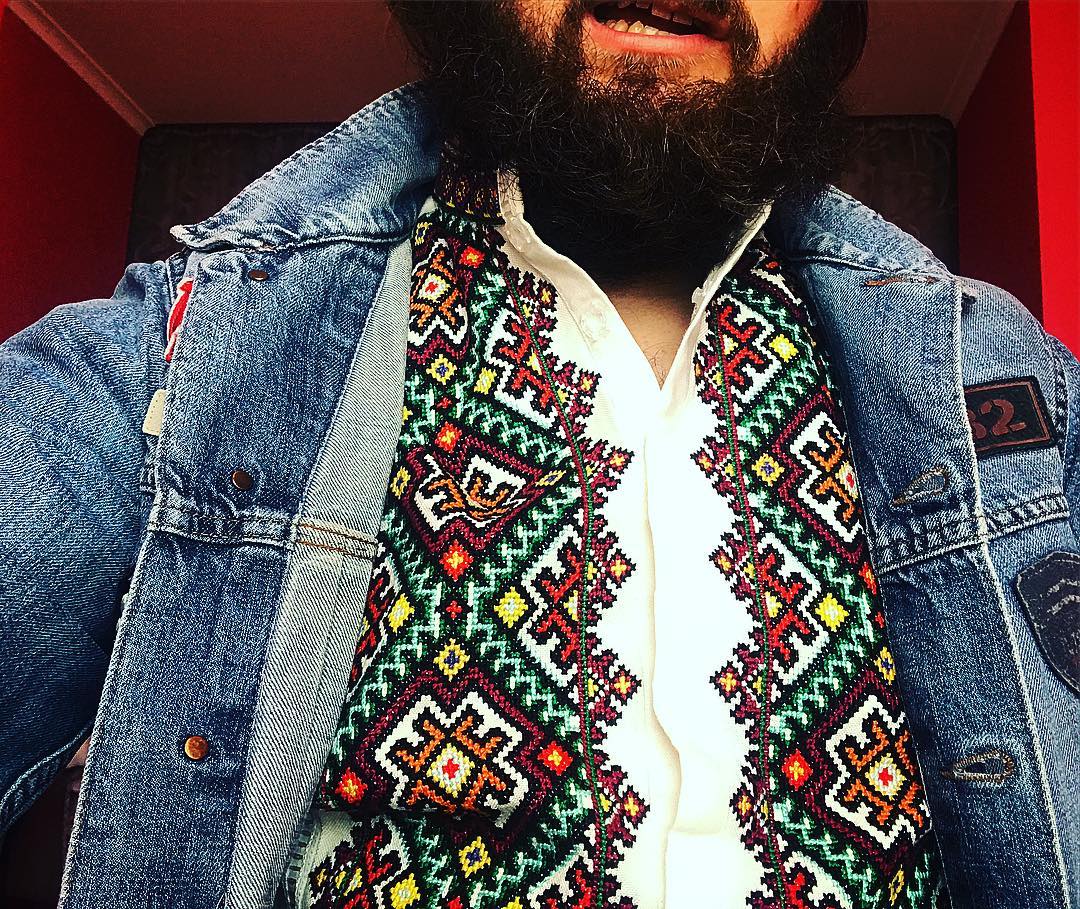 Зіркові українці одягли вишиванки