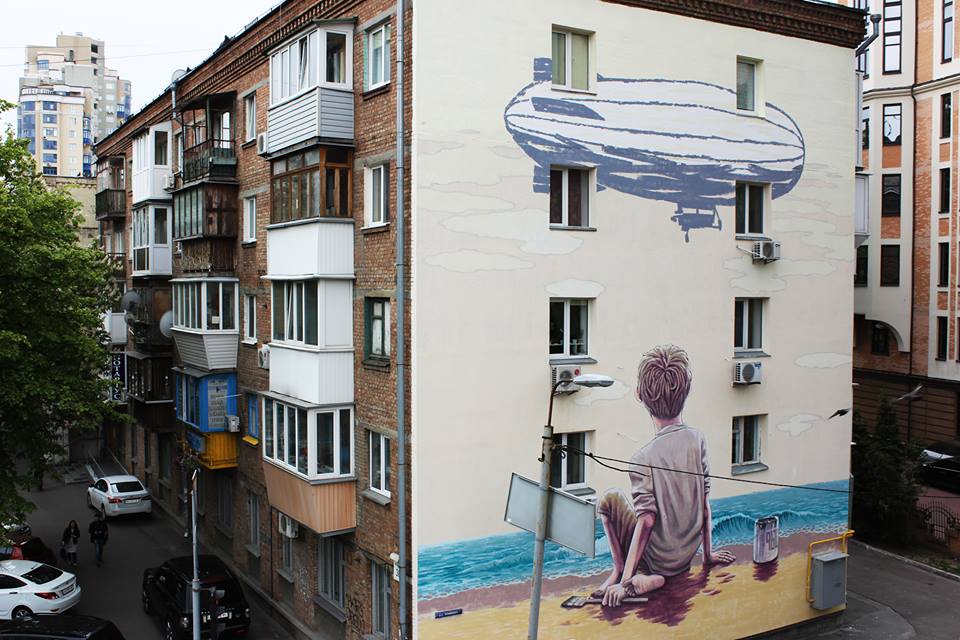 У Києві з'явився новий дивовижний мурал