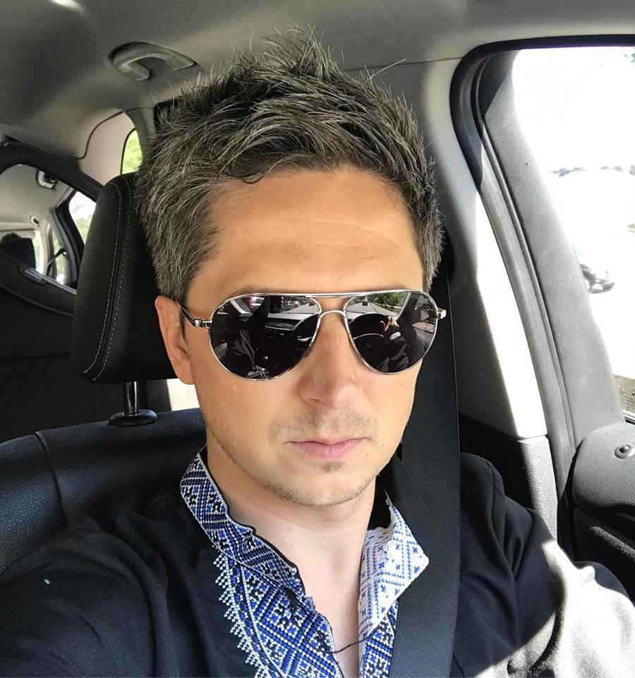 Зіркові українці одягли вишиванки