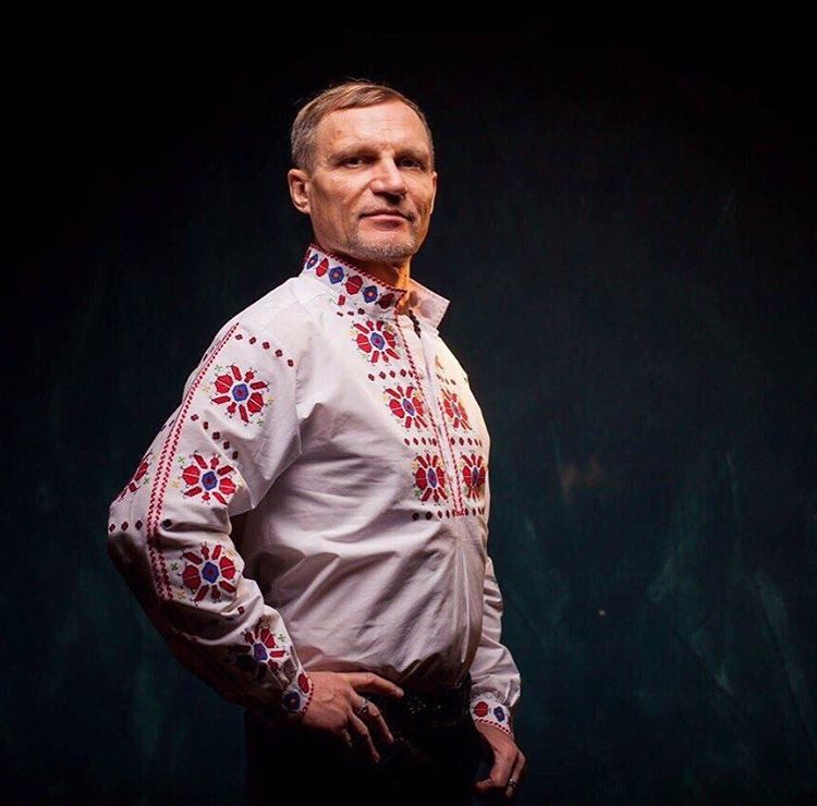 Зіркові українці одягли вишиванки