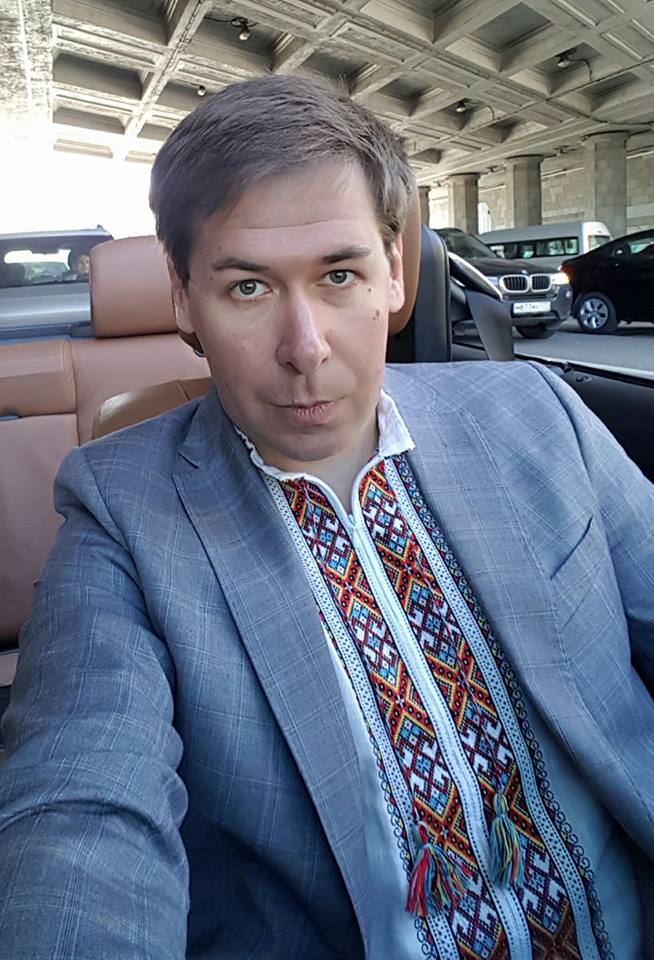 Зіркові українці одягли вишиванки