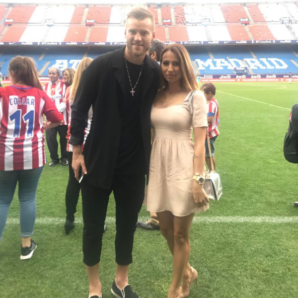 Дружина Ярмоленка поділилася пристрасним фото з футболістом