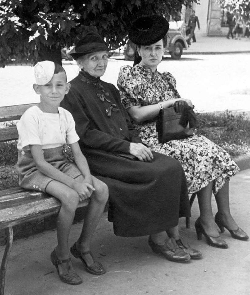 У мережі з'явилися унікальні фотографії Любомира Гузара