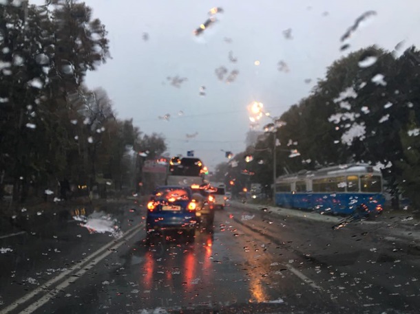 В Украине выпал первый снег: яркие фото и видео