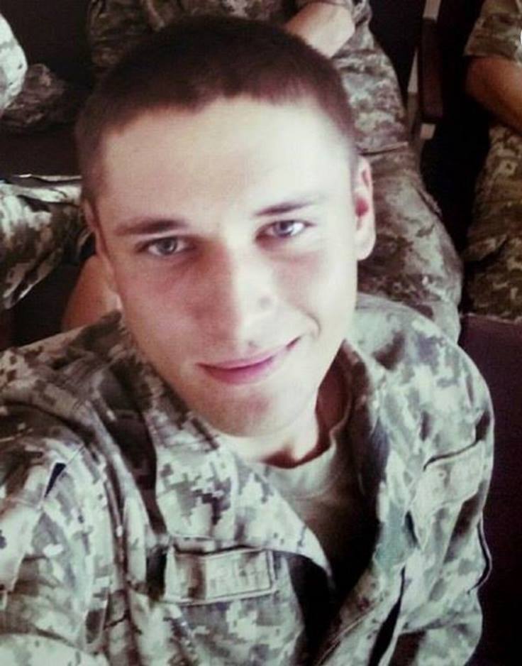 В мережі розповіли історію 22-річного бійця АТО, якому снайпер прострелив шию