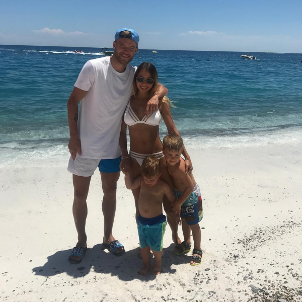 Дружина Ярмоленка поділилася пристрасним фото з футболістом