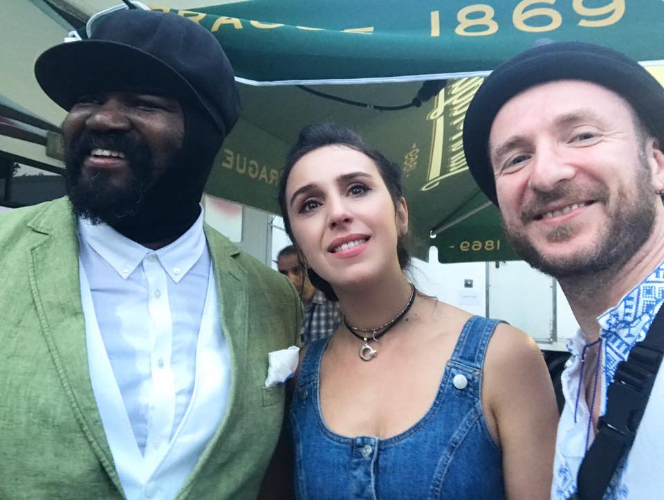 Джамала подарила вышиванку легендарному обладателю "Грэмми"